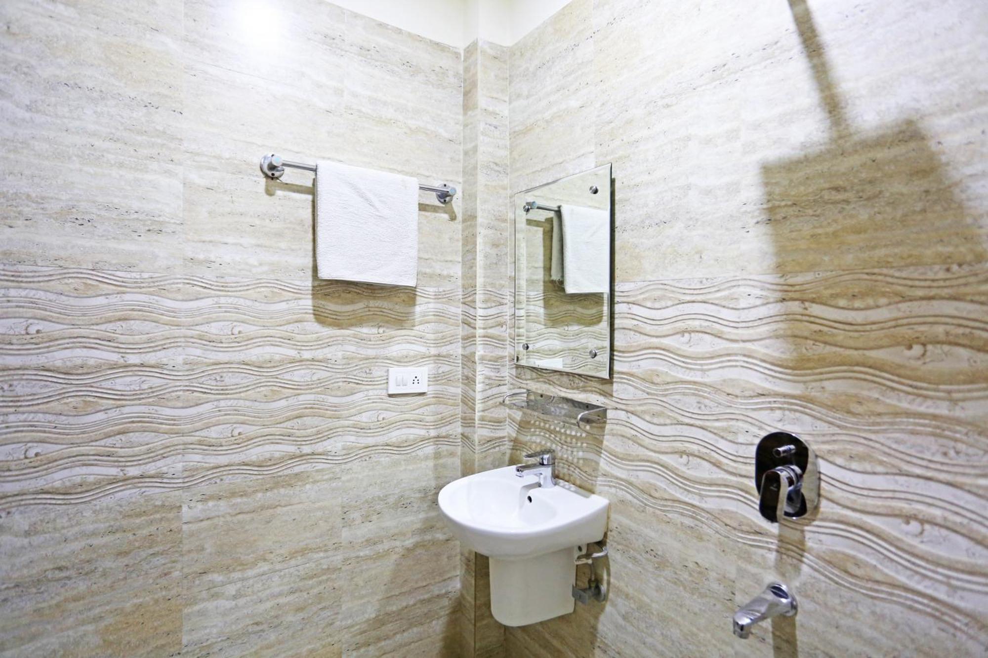 Hotel The Kiara Near Delhi Airport New Delhi Eksteriør bilde